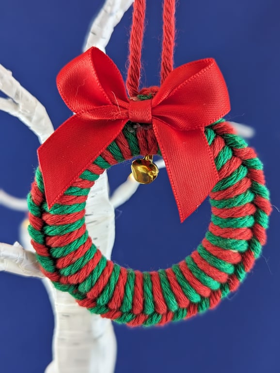 Christmas - wreath tree decoration (red bow)