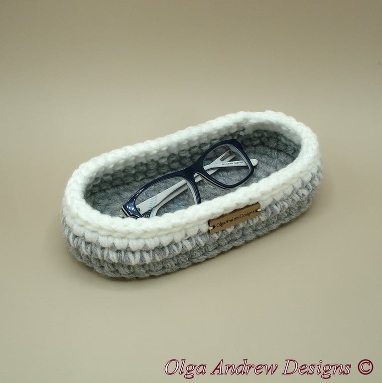 Soft eyeglass holder tray, horizontal eye glasses stand, flat glasses storage