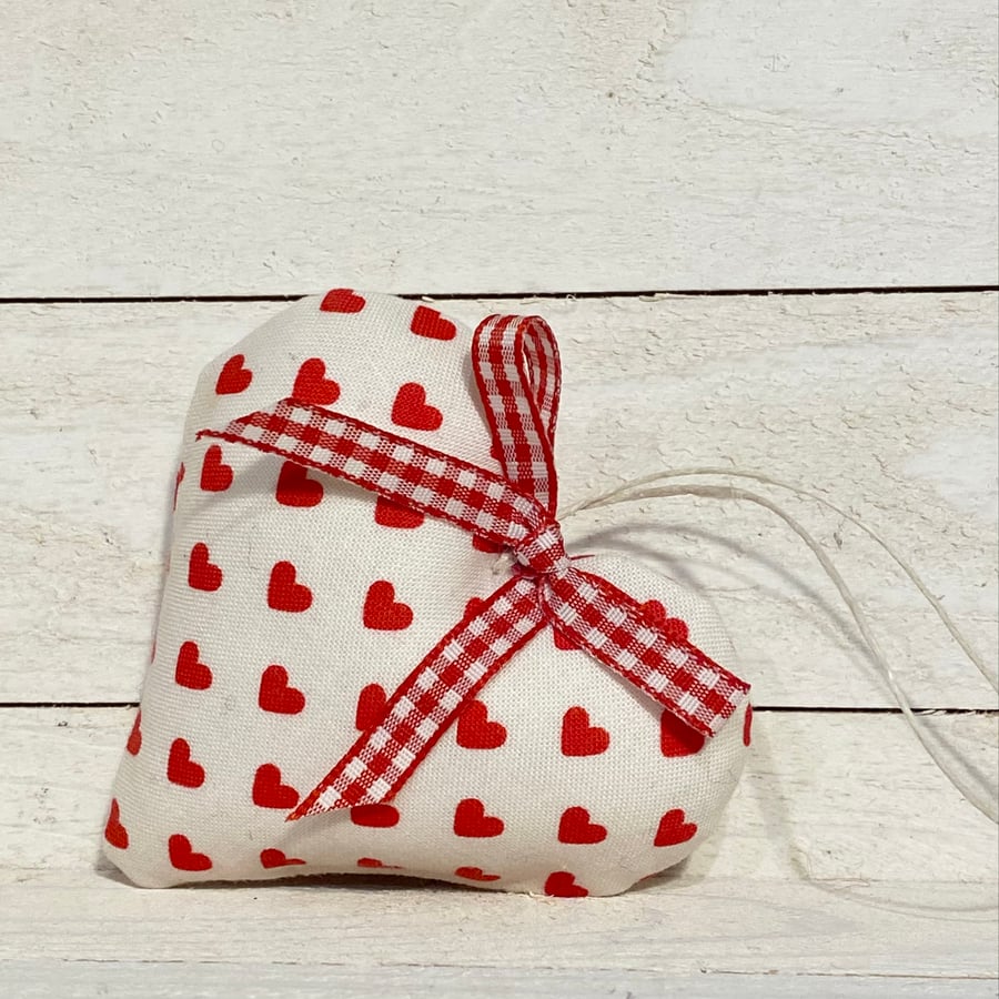 HEARTS HEART - red hearts on white