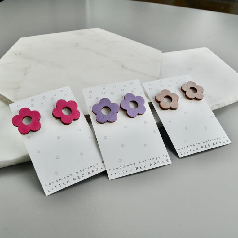 PERFECTLY IMPERFECT Flower stud earrings