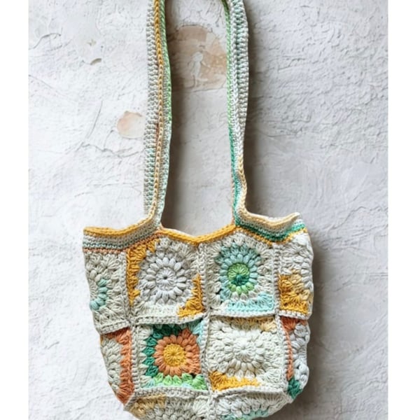 Retro Handmade Crochet Market Bag, fully lined sunburst granny square design