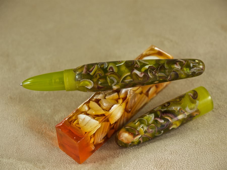 Hand crafted collectors rollerball pen with real sea shells. SB11
