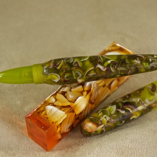 Hand crafted collectors rollerball pen with real sea shells. SB11