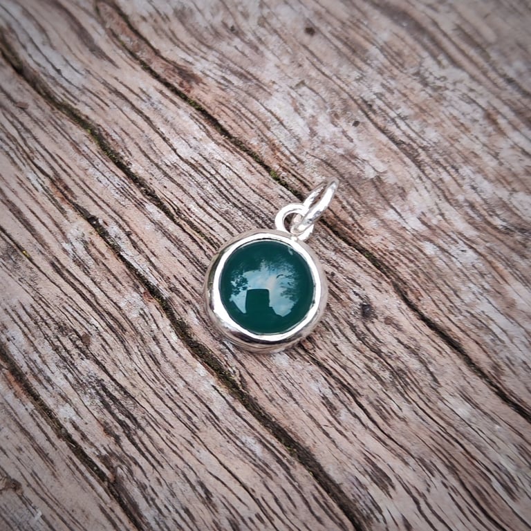 Sterling silver pendant with agate