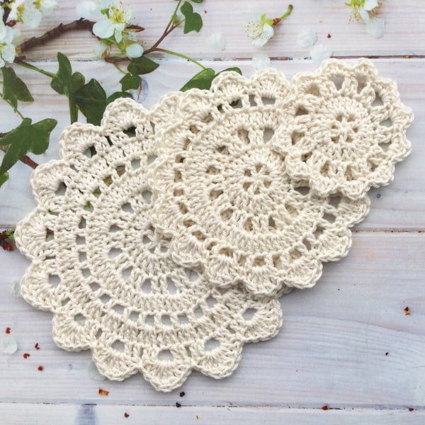 Crochet Set of 3 Graduated Table Mat Doilies