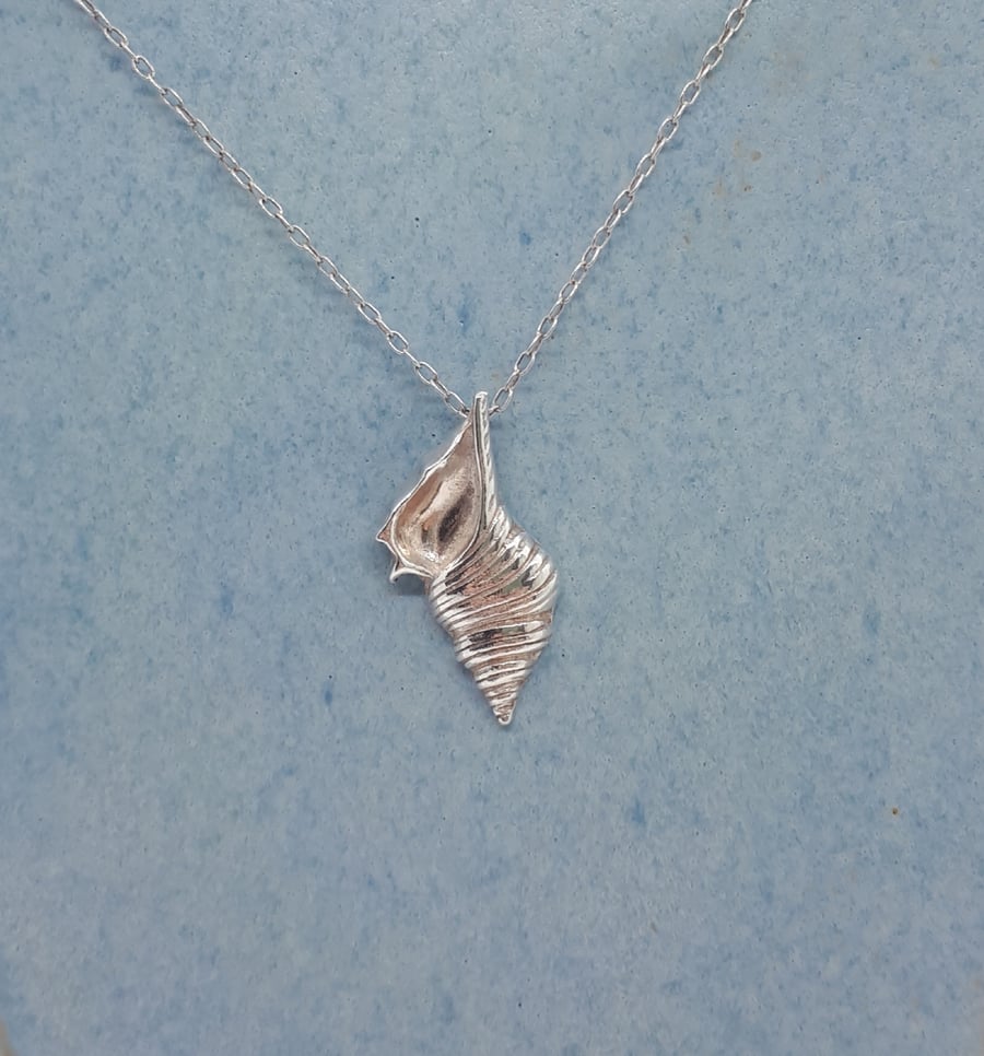 Fine silver whorl shell necklace