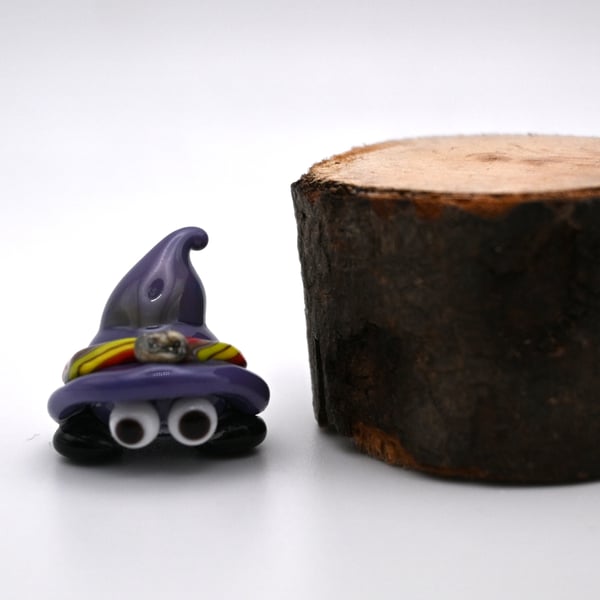 small glass halloween hat figure