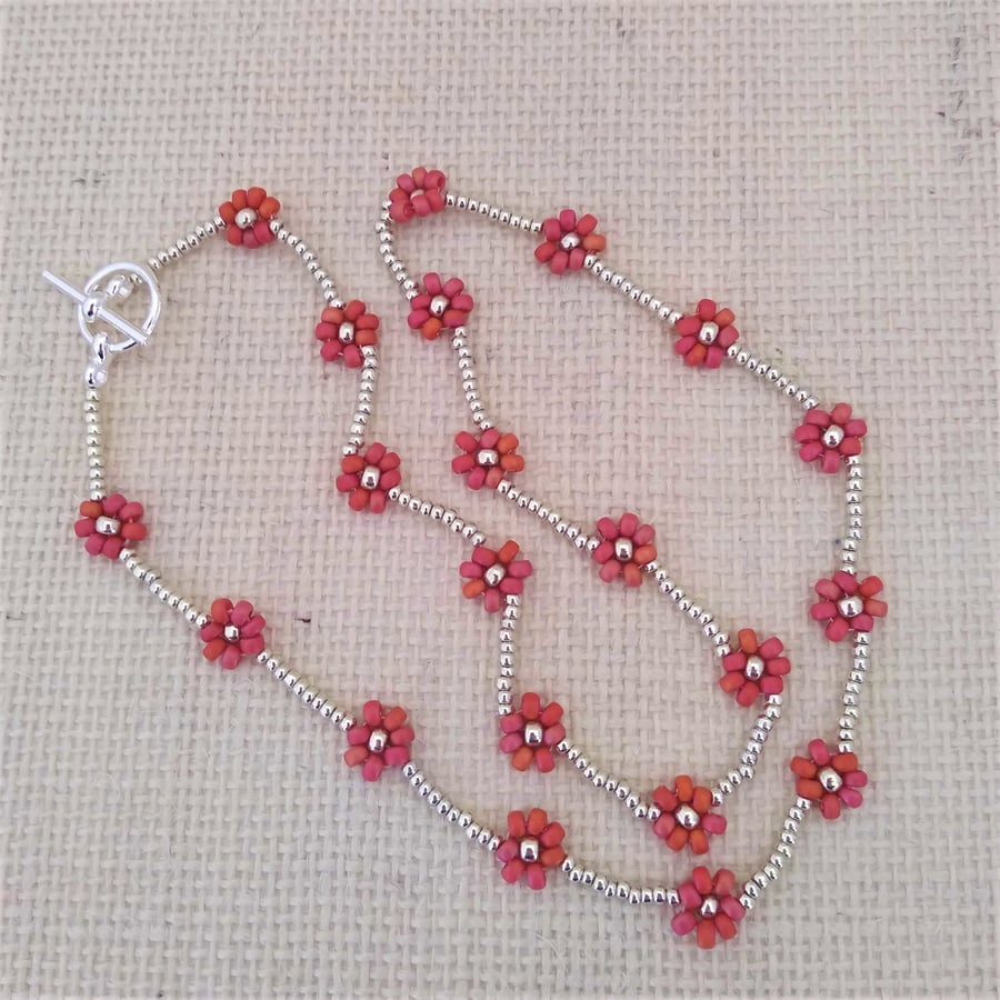 18" Cranberry Large Daisy Beaded Necklace