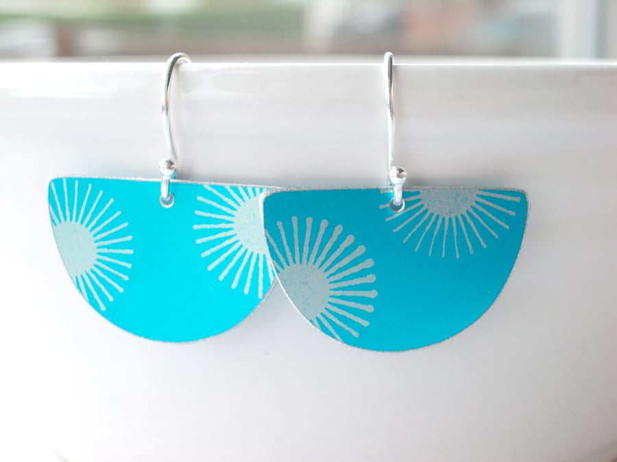 Fan earrings with sunburst in turquoise and silver