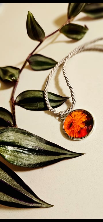 Floral pendant