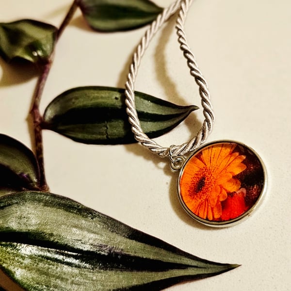 Floral pendant