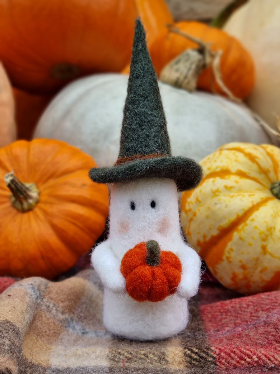 Needlefelt Witchy Ghost - Minerva 