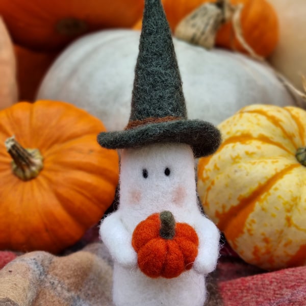 Needlefelt Witchy Ghost - Minerva 