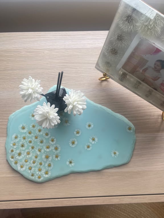 Handcrafted Stone-Shape Resin Coaster with Dried Spring Flowers – Baby Turquoise