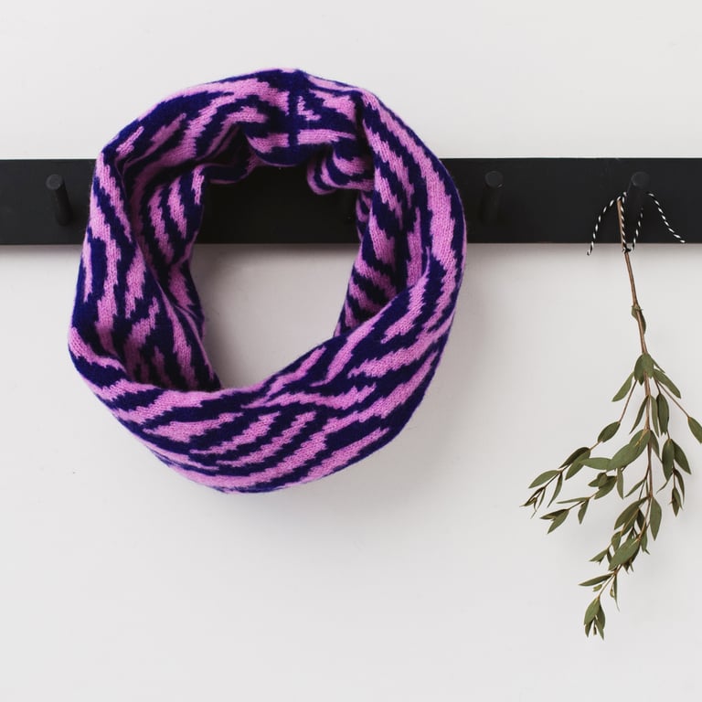 Zebra knitted cowl - nightfall and thulian