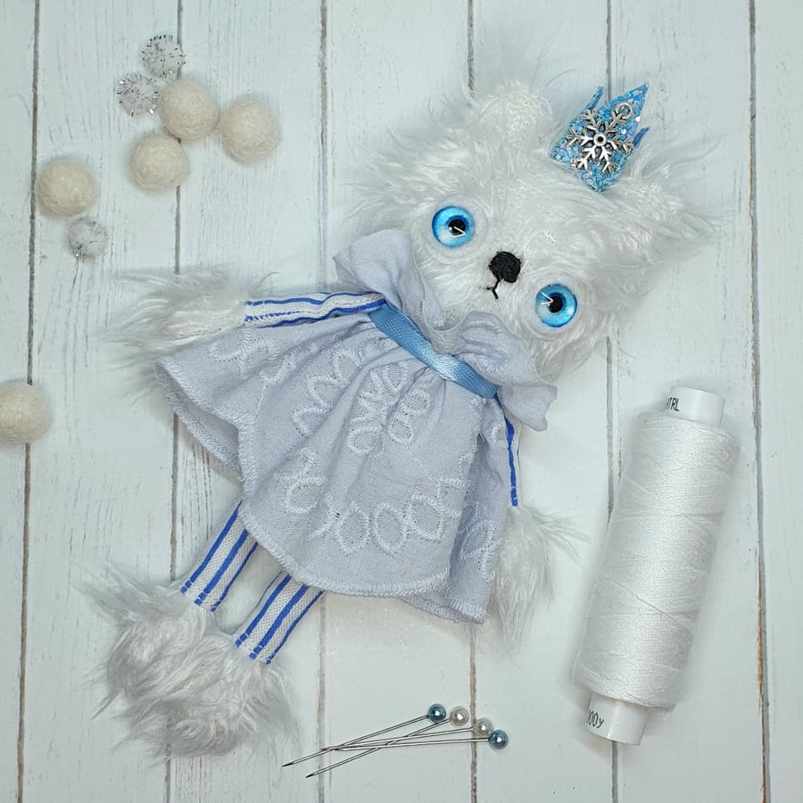 Royal Polar Bear Inari