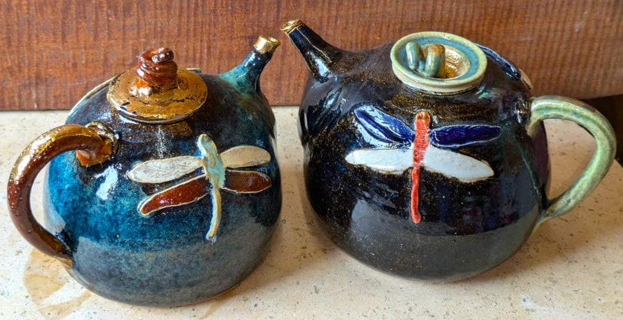 Dragonfly decorated sumptious ceramic teapots