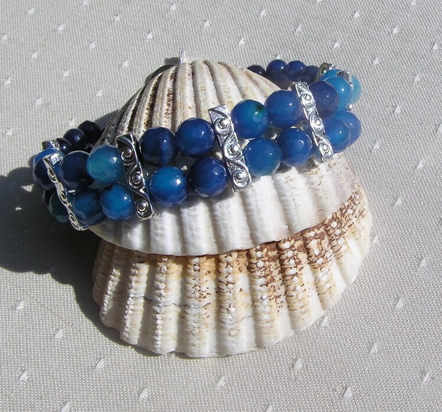Blue Agate Gemstone Beaded Bracelet "Blue Treasure" 