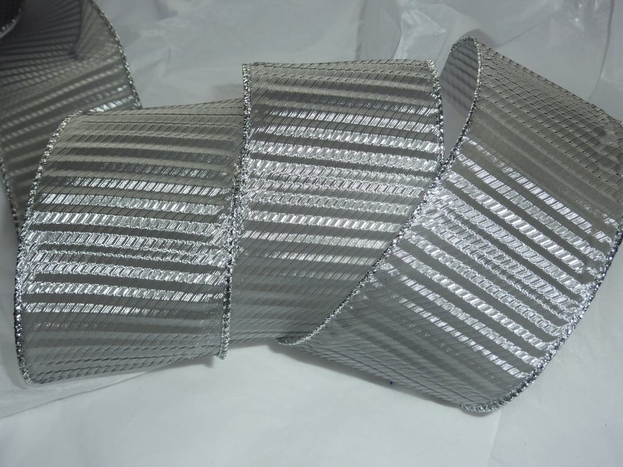1 Metre Wire Edged Xmas Ribbon 63mm Silver Grey Rib