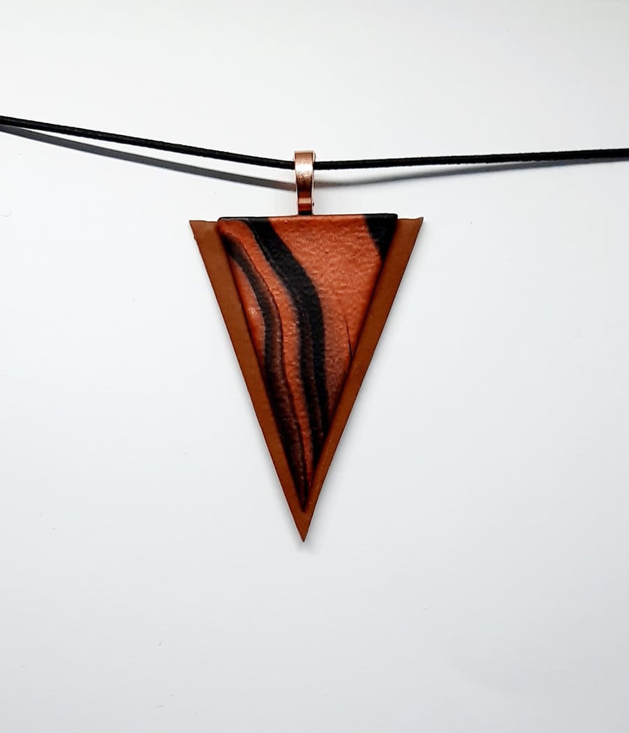 Lined pendant 