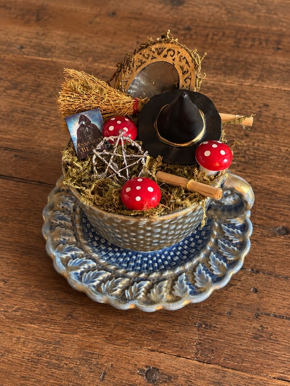 Witchy Teacup Curiosity Display – Upcycled Mushroom & Miniature Magic Décor