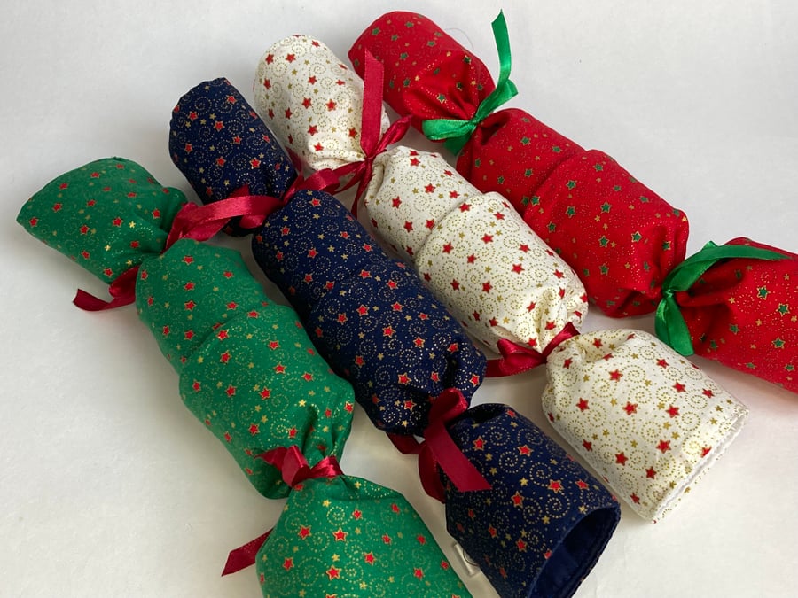 Christmas crackers - set of 4 reusable crackers. Red and gold stars