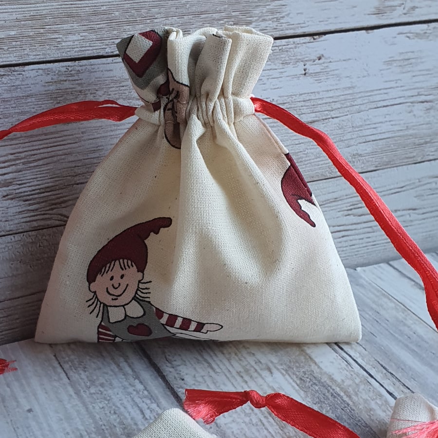 Set of 3 Drawstring Gift Bags, Christmas Decoration, UK handmade 
