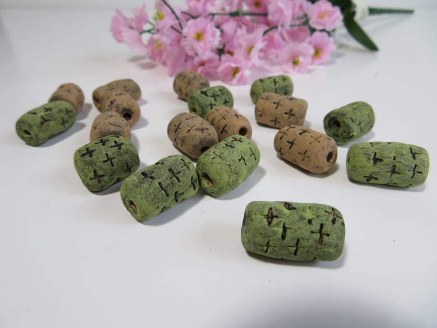 18 x Sage and Russet Barrell Beads 
