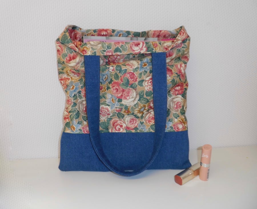 Tote bag shopper in floral and denim.