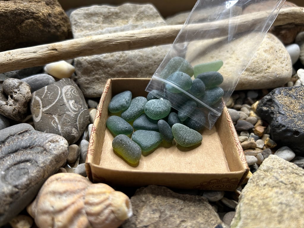 Green Seaham sea glass chunks - Jewellery quality - Mixed sizes