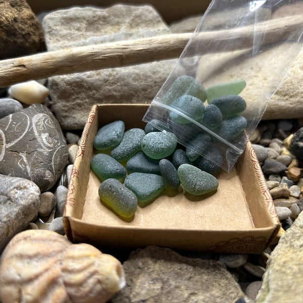Green Seaham sea glass chunks - Jewellery quality - Mixed sizes