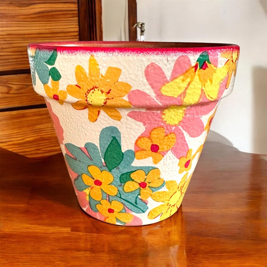 Retro Floral Pot