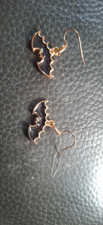 Halloween themed earrings-batwings