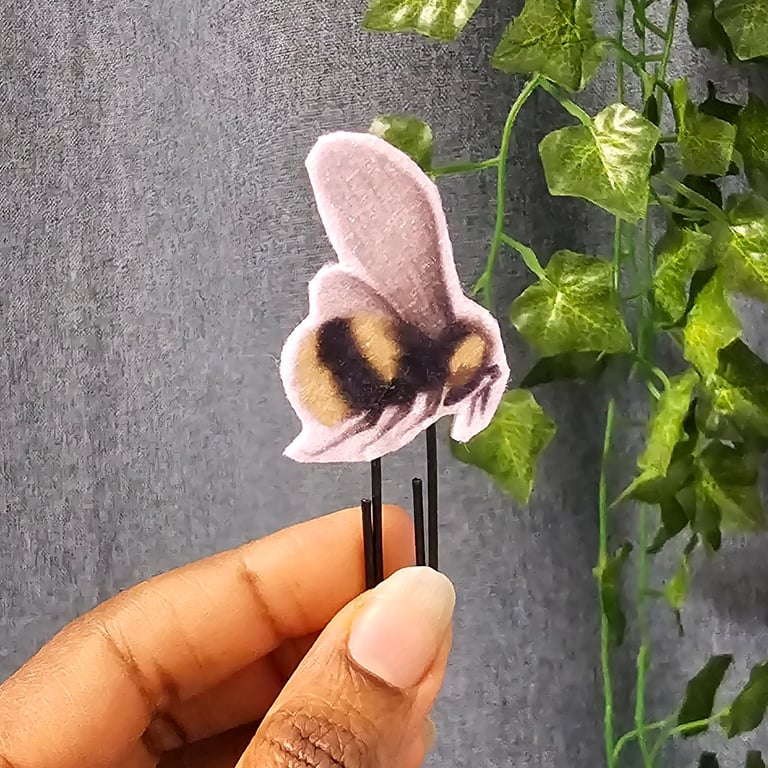 Bee Paperclip Bookmark
