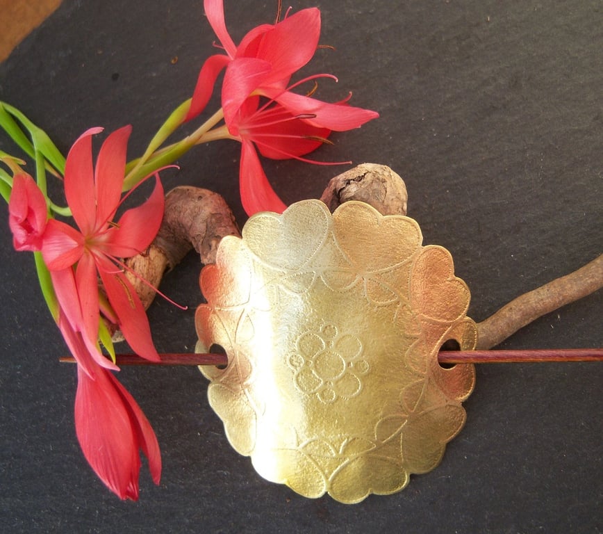 Shawl pin in etched brass with multi-coloured wooden pin