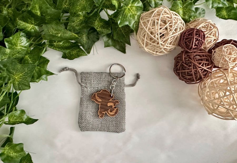 Wooden Monkey Keyring – Cute Hardwood Monkey Keychain Gift