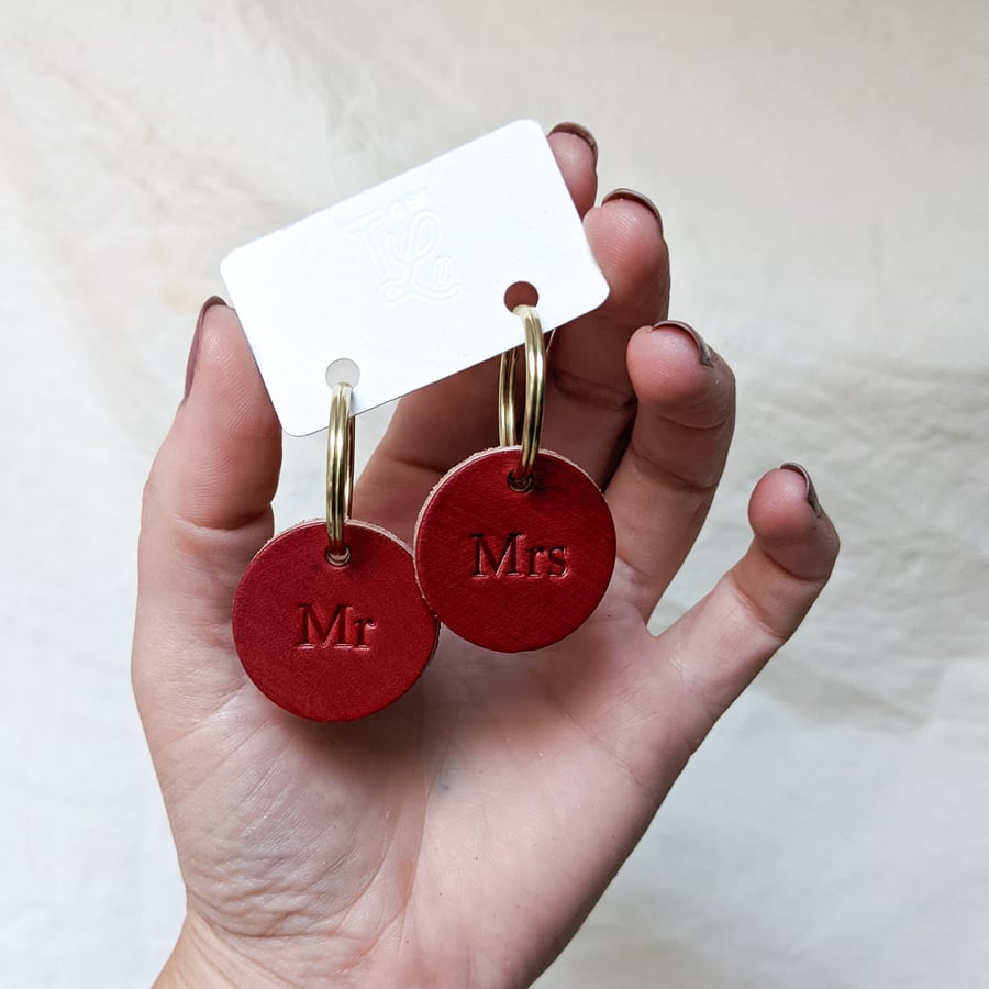 Mr and Mrs Leather Disc Keyring - Set of two - Wedding gift, 3rd Anniversary