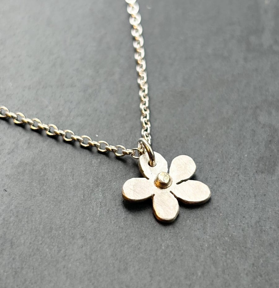 Daisy Pendant, silver daisy pendant, silver and gold flower pendant, flower 