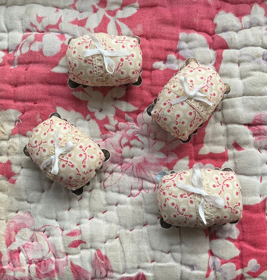  Miniature Pin cushion