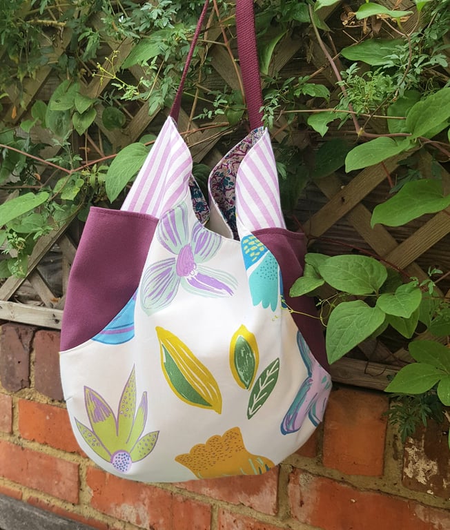 Tote bag; spring colours with side pockets and coordinating fabrics