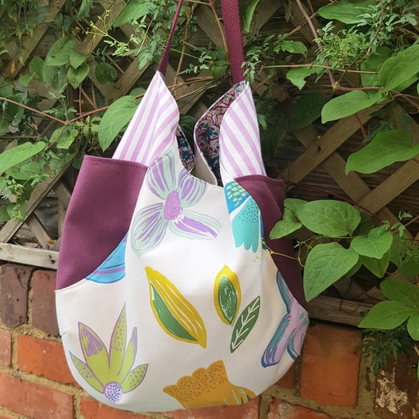 Tote bag; spring colours with side pockets and coordinating fabrics