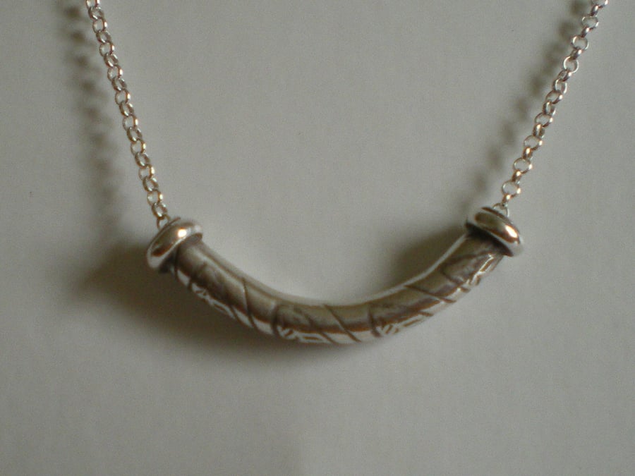STERLING SILVER CURBED BEAD NECKLACE - - FREE SHIPPING WORLDWIDE