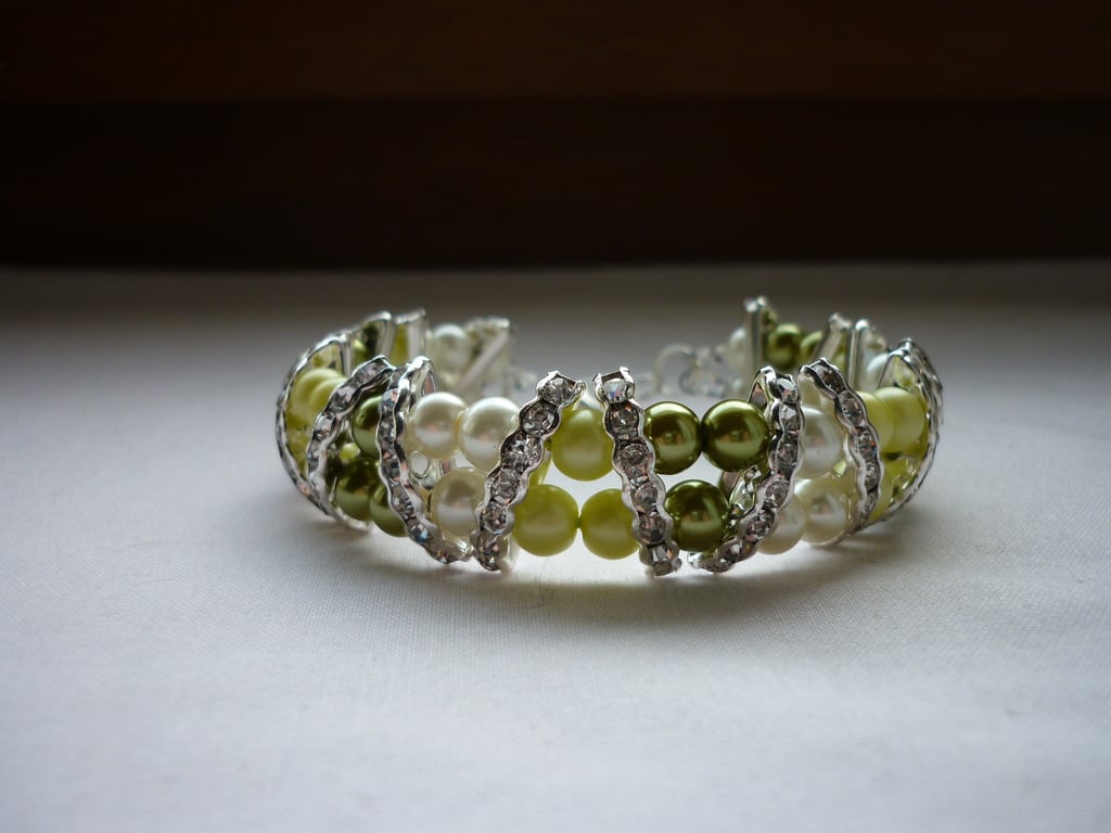 OLIVE GREEN, JONQUIL AND CREAM RHINESTONE BRACELET.  931