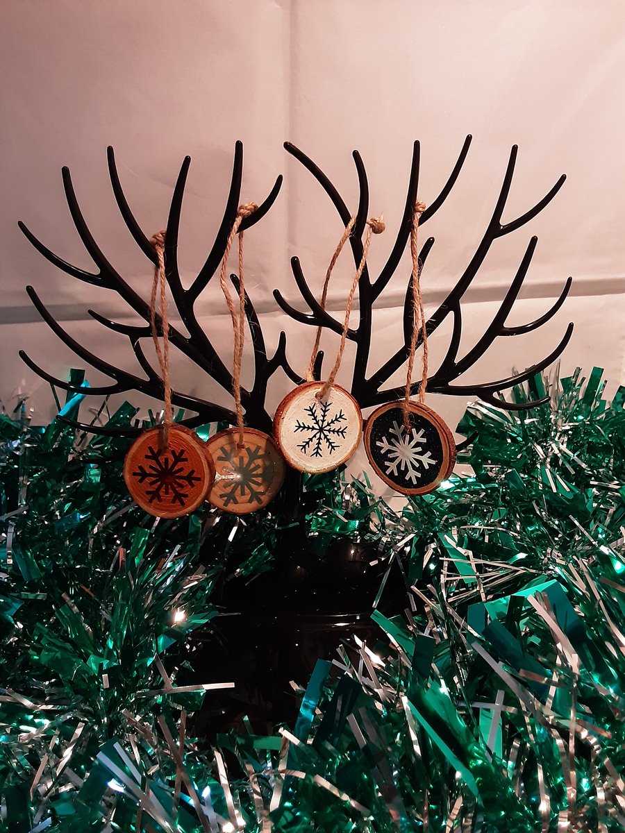 Wooden snowflake tree decoration set