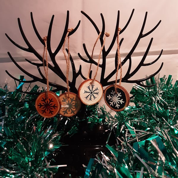 Wooden snowflake tree decoration set