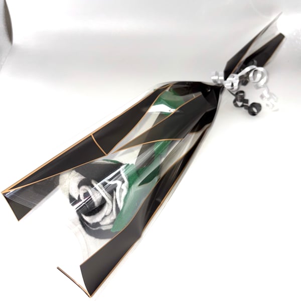 Ling-stemming felt black and white rose