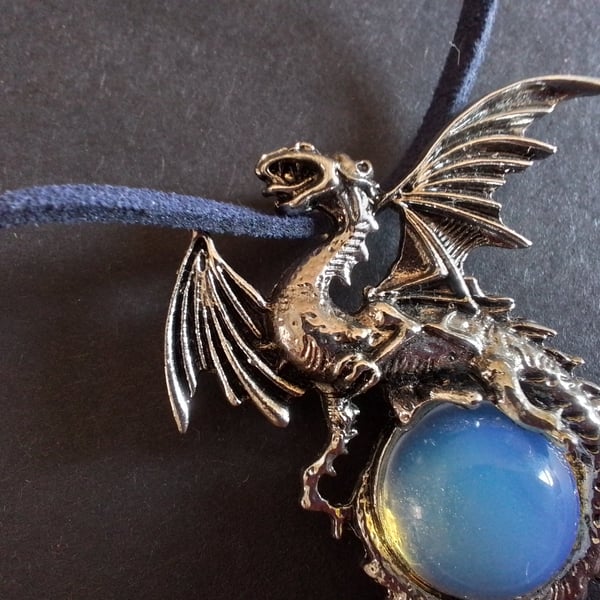 Blue moonstone pendant. Dragon. Birthday gift. Christmas gift. Ref 505