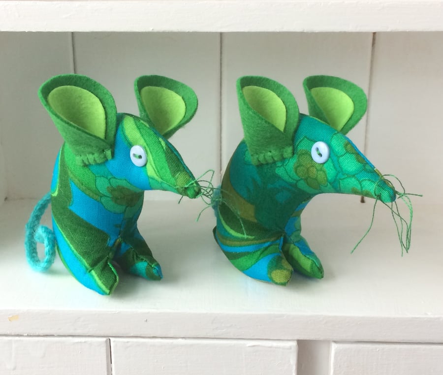 Funky WATER MUSIC RETRO Mouse in Green Blue Vintage Jonelle 60s 70s fabric