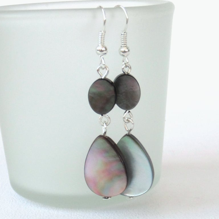 Black shell dangly earrings