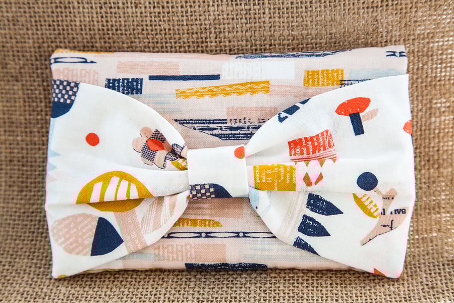 Padded Pouch with Bow in for Mobile, Make-Up, Credit Card or Tissues